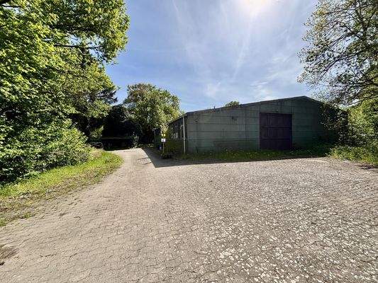 Halle mit großem Tor