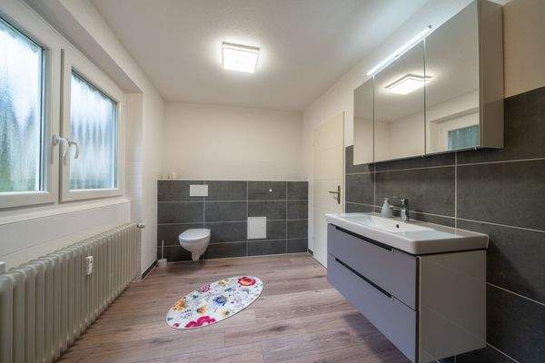 Wohnung 2 010 Bad.jpg