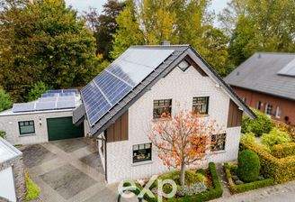 Hausfront Drohnenaufnahme