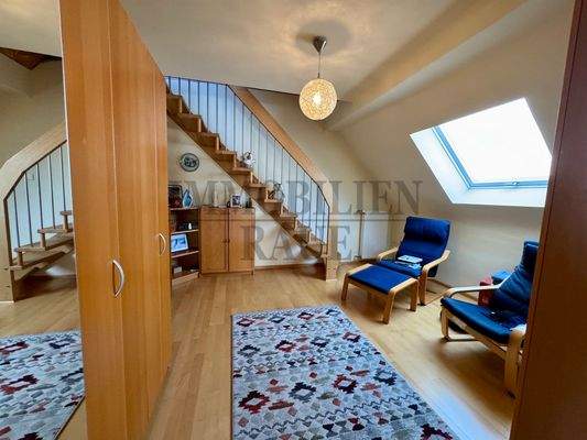 Durchgangszimmetr im OG