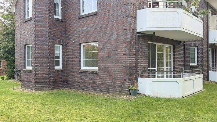 Am Lagerfeld 5 Außenansicht II Blick auf eigenem Balkon.jpg