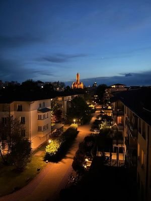 Blick auf St. Ulrich nachts