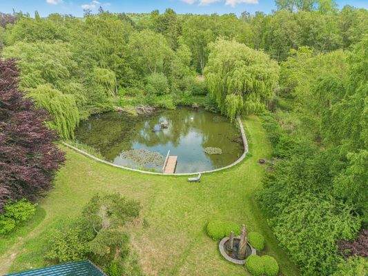 Grundstück mit Teich