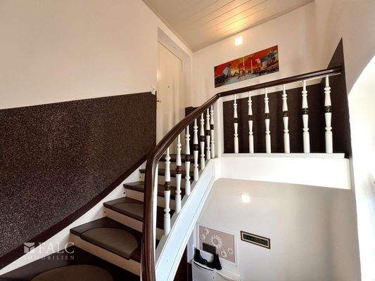Treppenhaus und Eingangsbereich