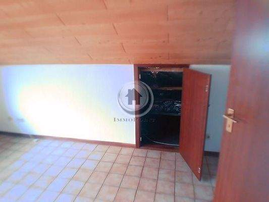 Abstellflächen unter den Schrägen