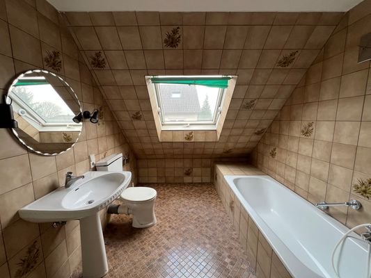 Haus-Gießen-Lützellinden-Badezimmer DG .JPG