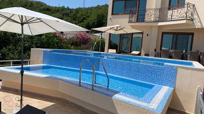 6334E118-76CD-4C27-84B5-FADF9DF6A61D