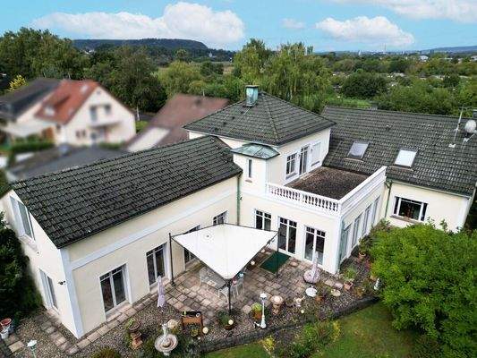 Villa mit Parkgrundstück und Pool in Beaumarais