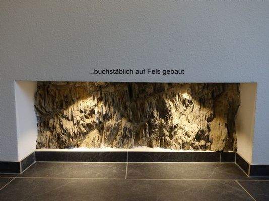 Schieferfelsen im Hausflur