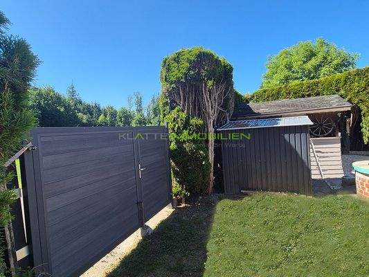 Garten mit Tor zur Straße 10