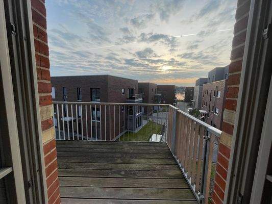 großer Balkon mit Seeblick