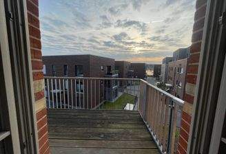 großer Balkon mit Seeblick