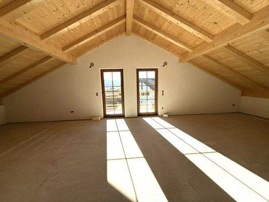 großzügiges offenes Wohnzimmer