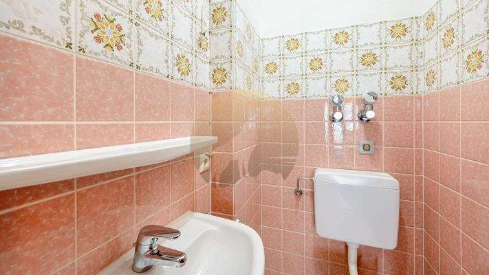wohnung-baden-baden-toilette-wolf-immobilien