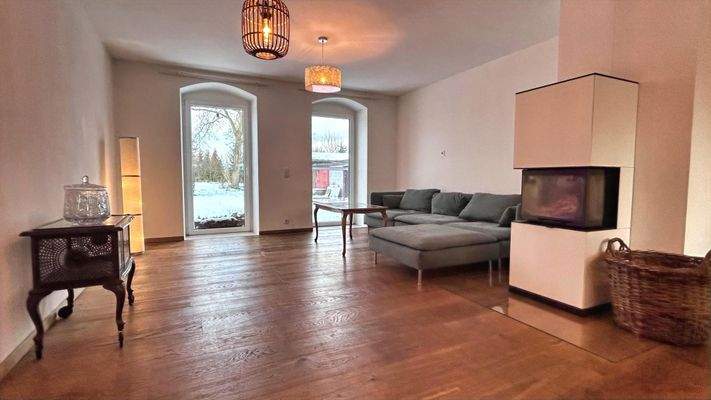 Wohnzimmer mit Kamin