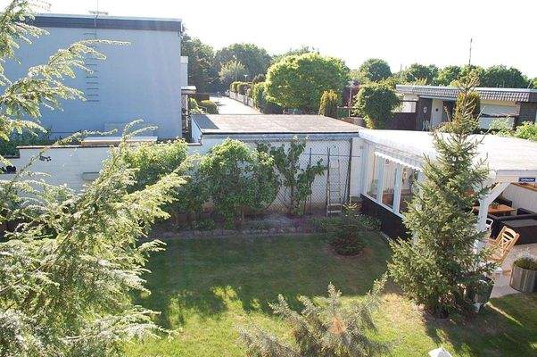 EFH: OG 2. Bild/Blick i.d. Garten