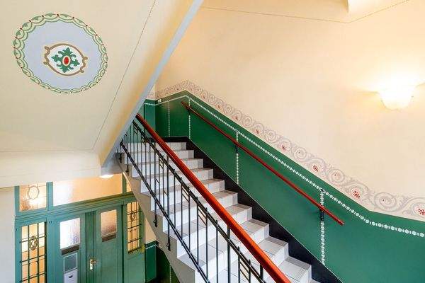 imposantes Treppenhaus Bild 1