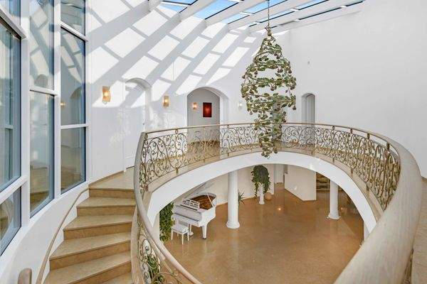 Herrschaftliches Atrium mit 9 Meter Deckenhöhe