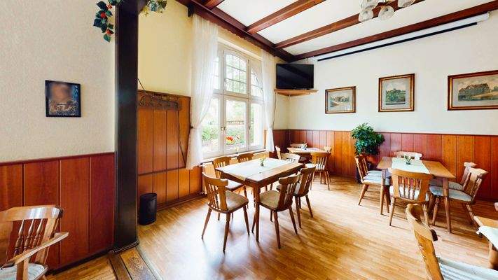 Heller, gemütlicher Gastraum