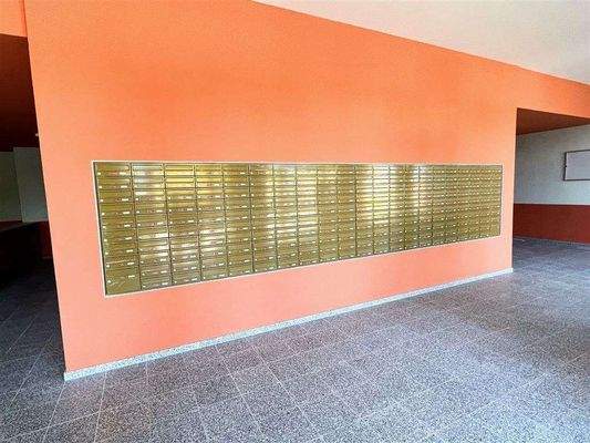 Foyer mit Briefkastenanlage