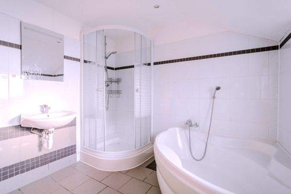 Badezimmer Wohneinheit 2