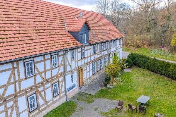 Eingang und Gartenbereich