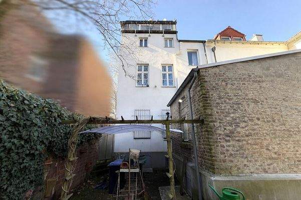 Garten & Rückansicht