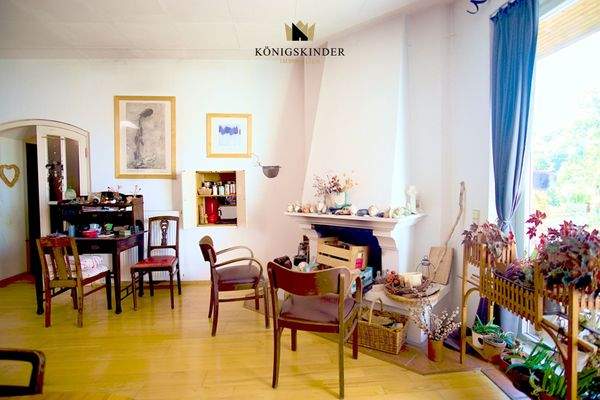 Wohnzimmer mit Kamin