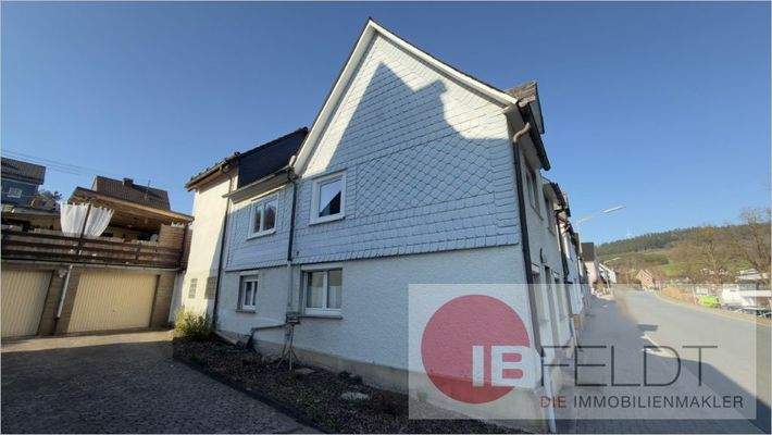 Haus und Umgebung III