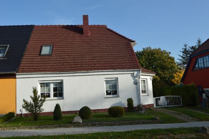 Doppelhaushälfte in Trollenhagen mit großem Grundstück zu verkaufen