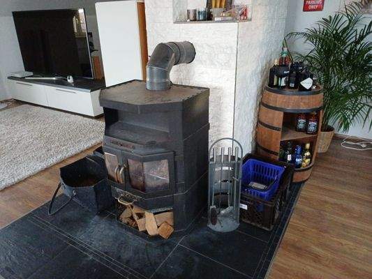 Holzofen im Wohnzimmer.jpg