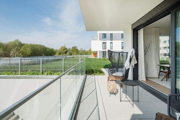 Loggia, Terrasse und Garten