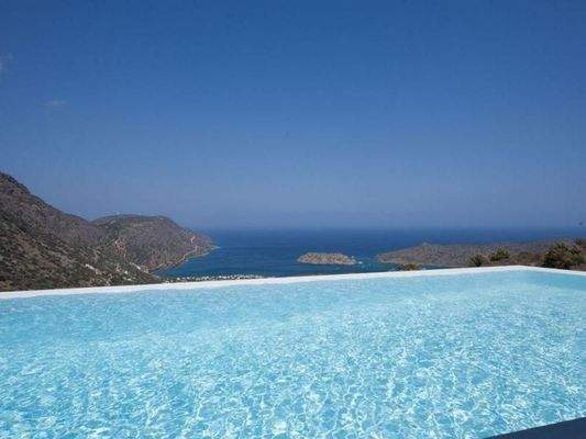 Kreta, Schisma Eloundas: Luxus-Villa mit herrlichem Blick auf Meer, Bucht und Insel zu verkaufen