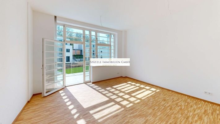 Wohnzimmer mit Balkon