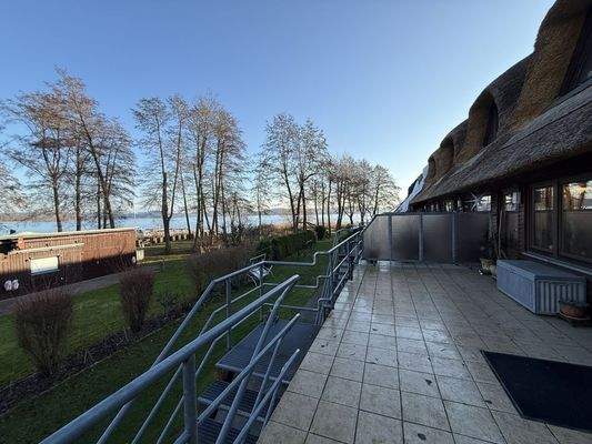 Terasse mit Eingang vom Wohnbereich