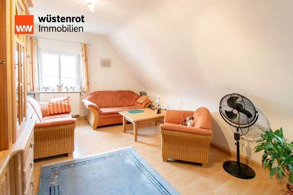 Whg. DG links Wohnzimmer