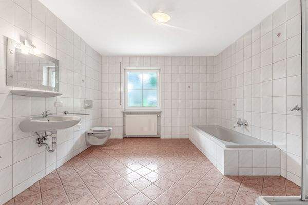 Badezimmer (Wohnung KG)