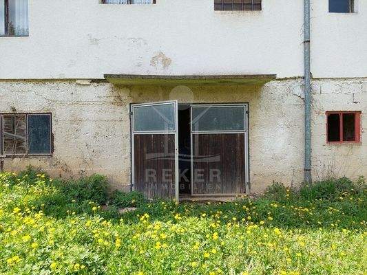 Der Keller und 2 Nebengebäude