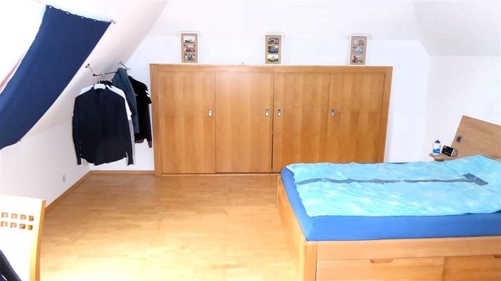 SZ mit Einbauschrank
