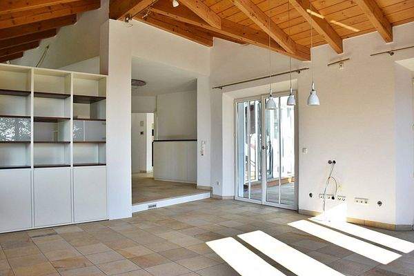 Wohnzimmer mit Bürobereich