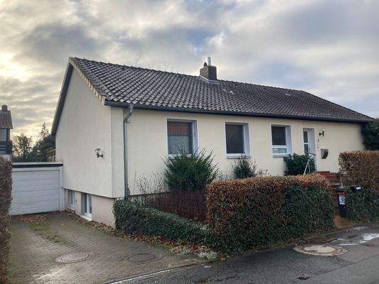 Vorderansicht mit Garage