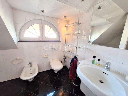 Tageslicht Dusch-und Wannenbad