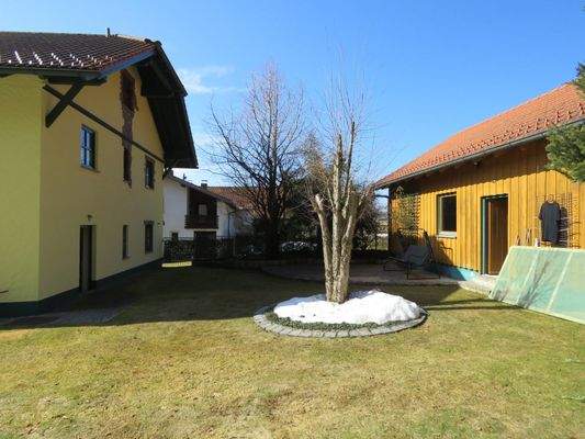 zwischen Landhaus und Halle 