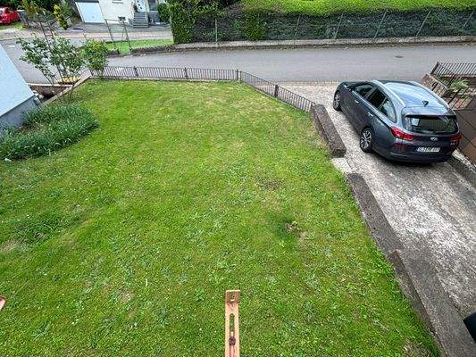 Vorgarten mit Stellplatz