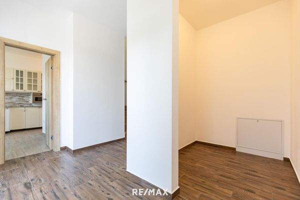 5 EG Vorzimmer mit Garderobe