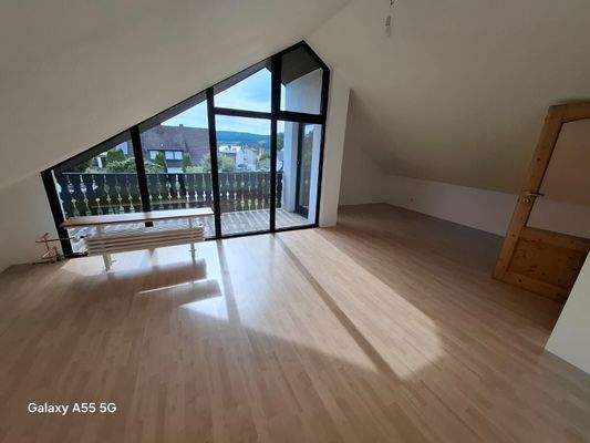 019 Zimmer mit Balkon OG