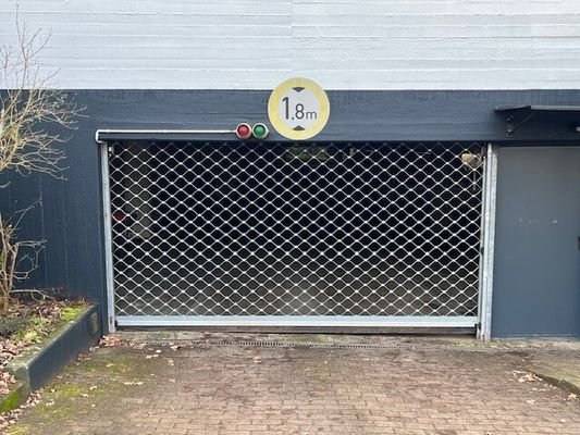 Einfahrt Garage