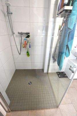 große Dusche.JPG