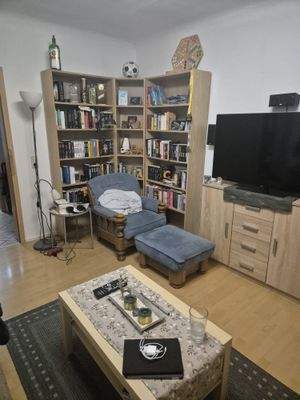 Wohnzimmer Sicht vom Fenster zur Tür