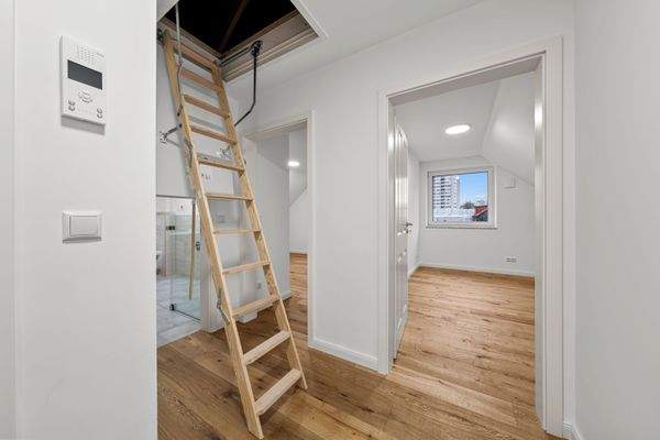 Zugang zum Spitzboden (SNR)